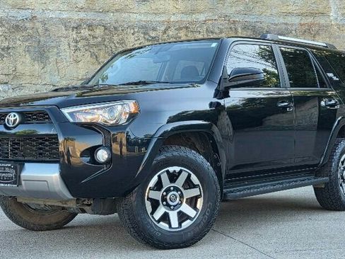 Used 2018 Toyota 4Runner TRD Off-Road AWD/4WD image 40