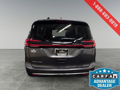 Used 2023 Chrysler Pacifica Touring-L image 24