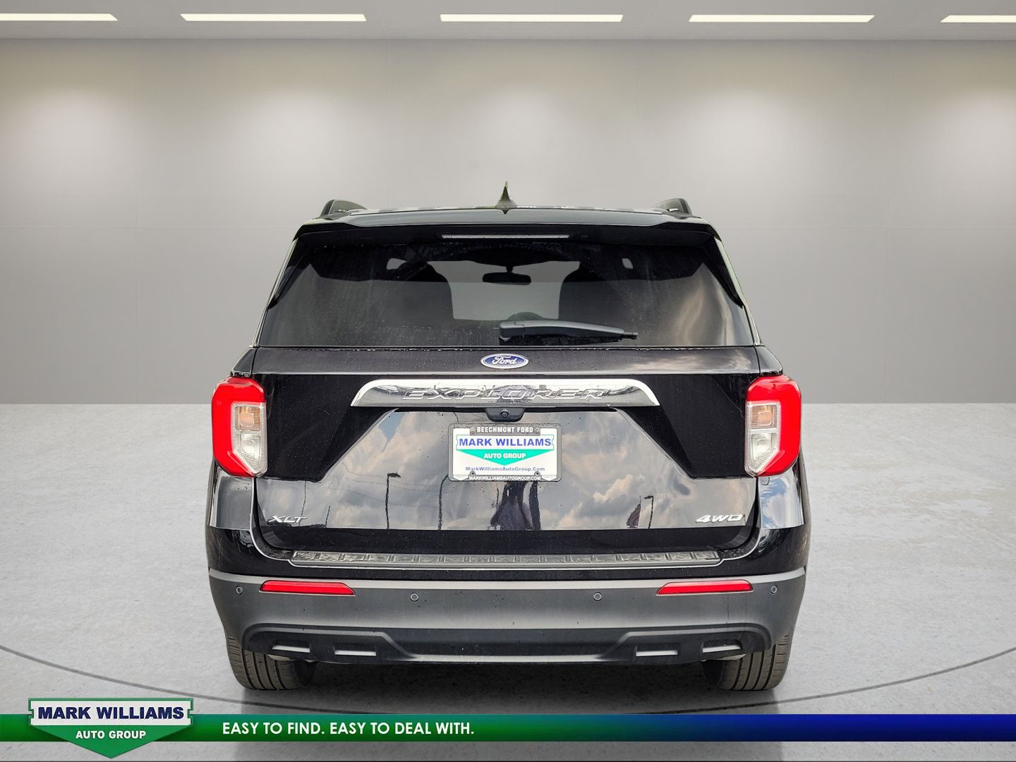 Used 2024 Ford Explorer XLT AWD/4WD image 5