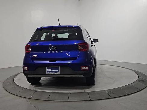 Certified 2025 Hyundai Venue SEL FWD image 4