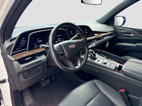 Used 2023 Cadillac Escalade Luxury image 10