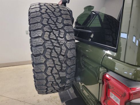 Used 2023 Jeep Wrangler Unlimited Sahara AWD/4WD image 29
