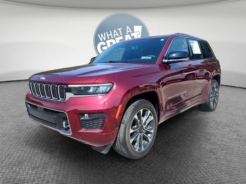 Used 2024 Jeep Grand Cherokee Overland w/ Luxury Tech Group IV AWD/4WD image 9