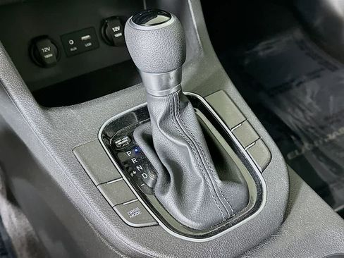 Used 2018 Hyundai Elantra GT image 18