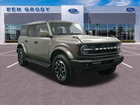 New 2026 Ford Bronco Outer Banks AWD/4WD image 1