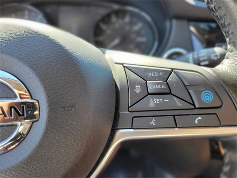 Used 2018 Nissan Rogue SL w/ Premium Package image 23