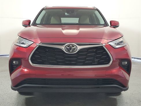Used 2022 Toyota Highlander Limited image 2