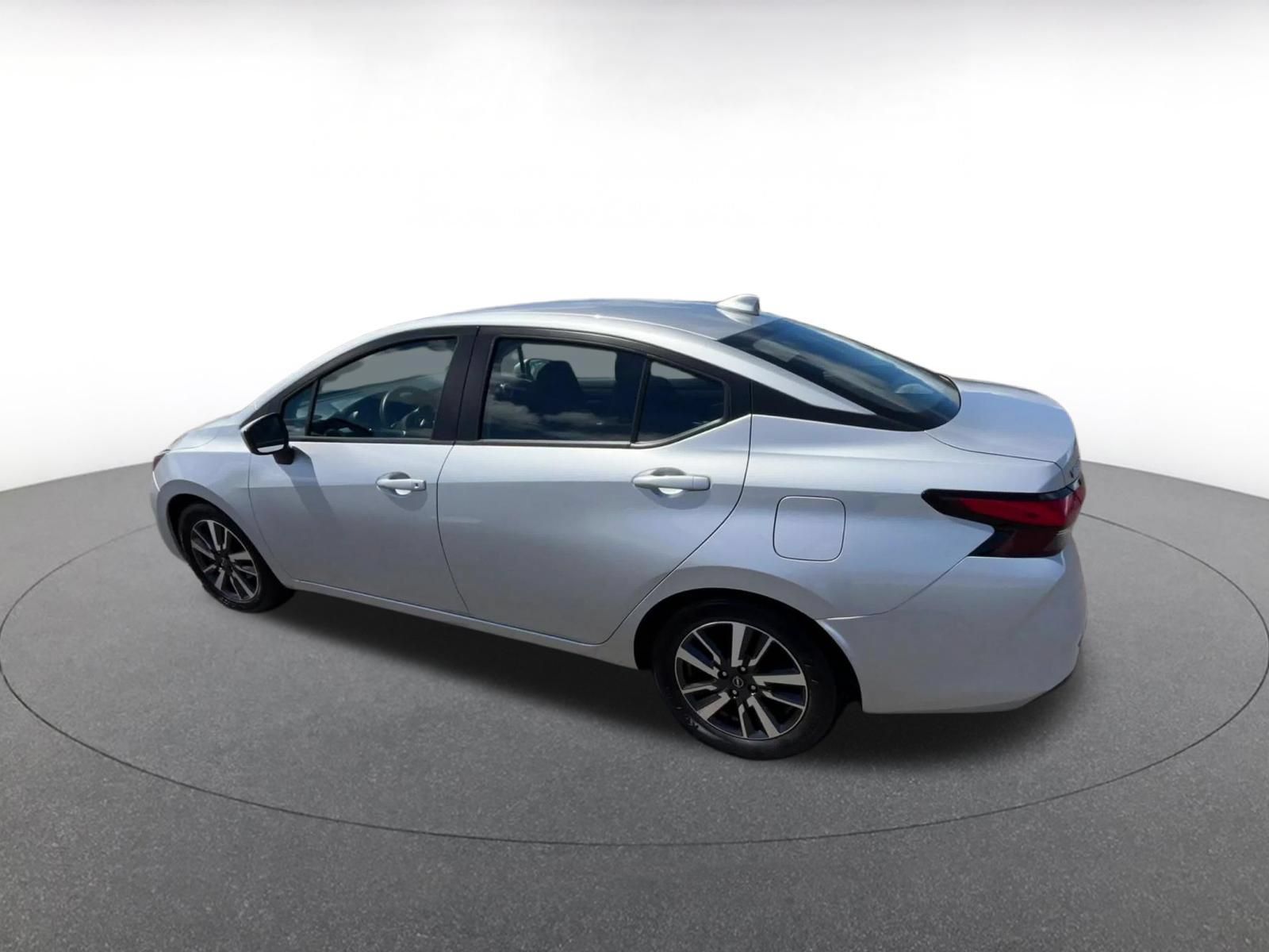 Used 2025 Nissan Versa SV FWD image 9