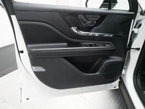 Used 2020 Lincoln Corsair AWD w/ Luxury Package image 27