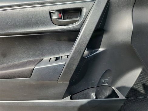 Used 2015 Toyota Corolla L image 18
