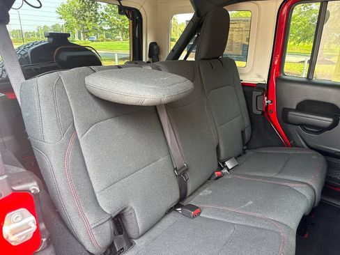 Used 2025 Jeep Wrangler Unlimited Rubicon AWD/4WD image 34