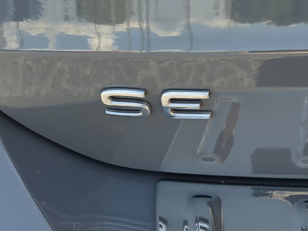 Certified 2023 Volkswagen Taos SE w/ Panoramic Sunroof Package FWD image 12