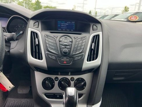 Used 2014 Ford Focus SE w/ Equipment Group 201A FWD image 16