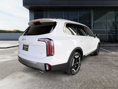 Certified 2025 Kia Telluride EX w/ EX Captain's Chair Package AWD/4WD image 4