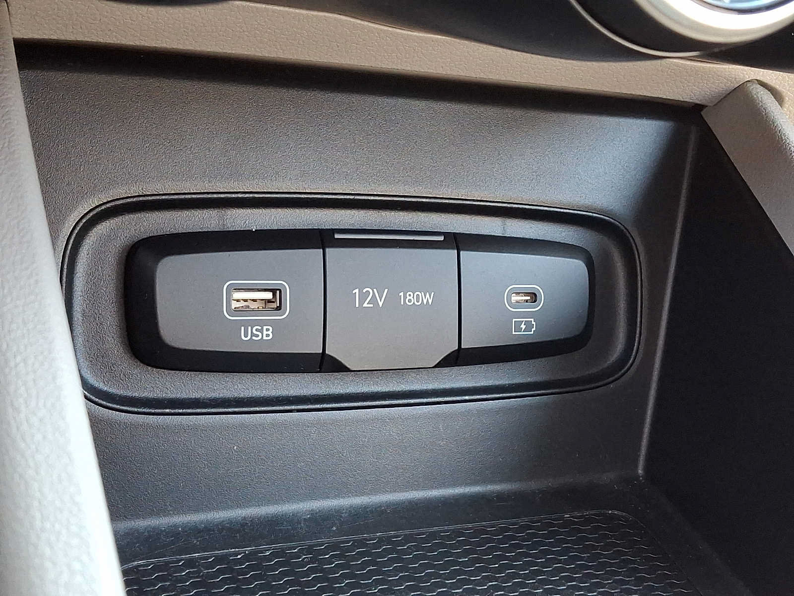 Used 2024 Hyundai Venue SEL FWD image 24