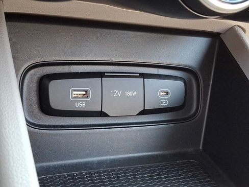 Used 2024 Hyundai Venue SEL FWD image 24