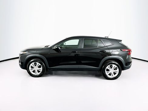 Used 2025 Chevrolet Trax LS image 4