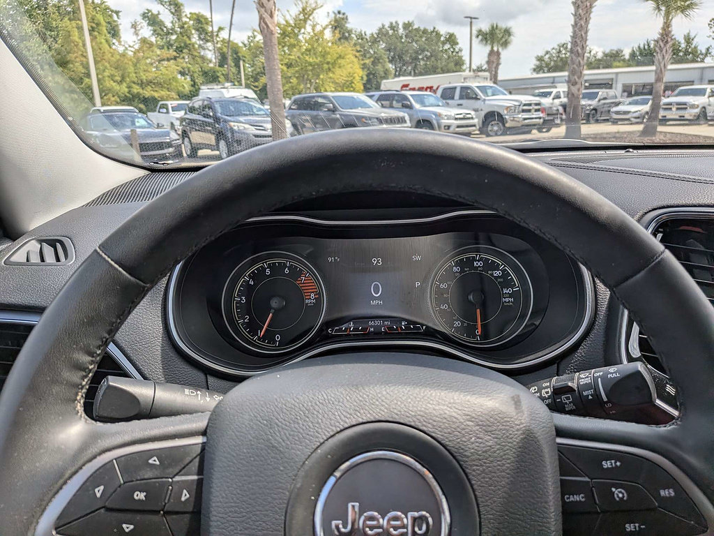 Certified 2022 Jeep Cherokee Limited AWD/4WD image 30