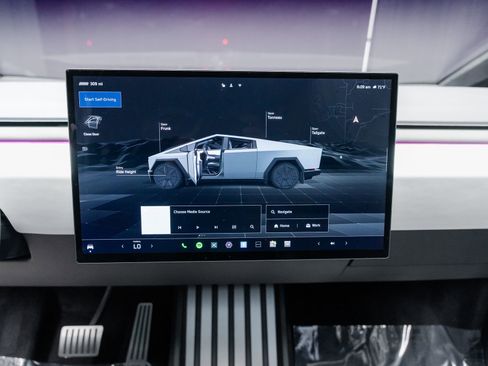 Used 2024 Tesla Cybertruck AWD Crew Cab image 36