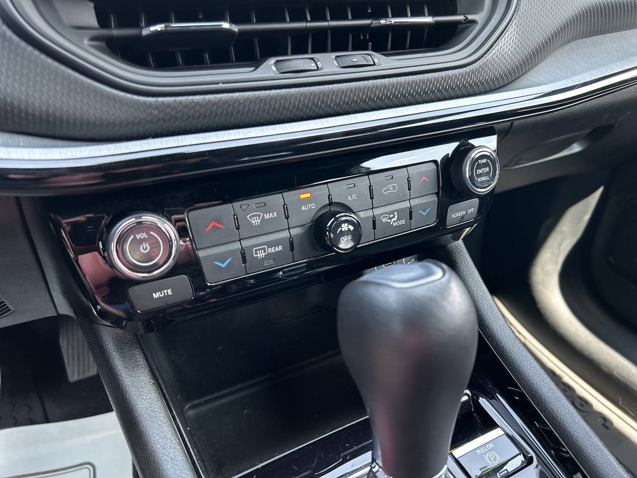 Used 2025 Jeep Compass Trailhawk AWD/4WD image 29