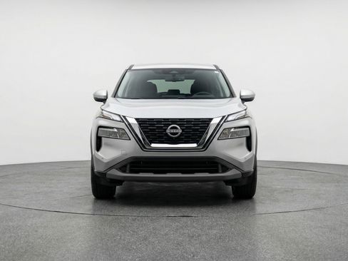 Used 2025 Nissan Rogue SV AWD/4WD image 2