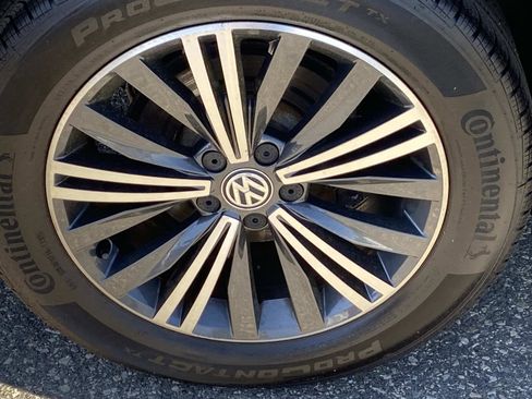 Used 2018 Volkswagen Tiguan SEL AWD/4WD image 26
