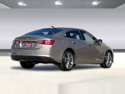 Used 2024 Chevrolet Malibu LT image 3