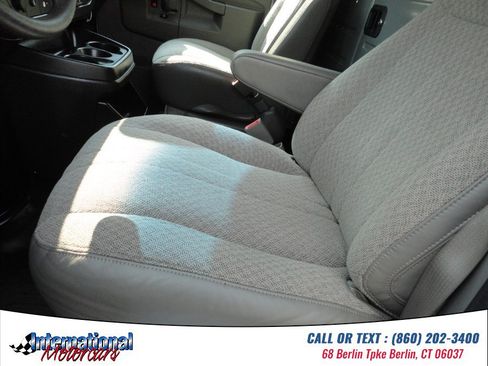 Used 2017 Chevrolet Express 2500 RWD image 16