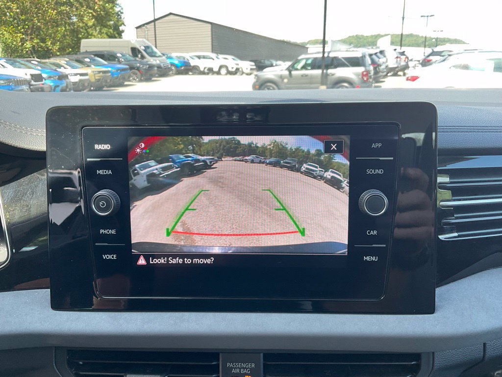 Used 2025 Volkswagen Jetta SE FWD image 18
