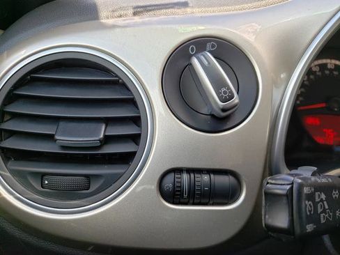 Used 2013 Volkswagen Beetle 2.5 FWD image 17