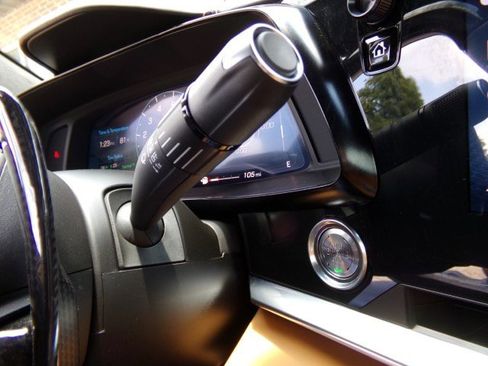 Used 2024 Chevrolet Corvette Z06 RWD image 18