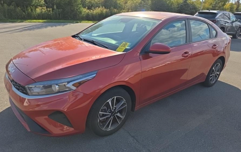Used 2023 Kia Forte LXS FWD image 3