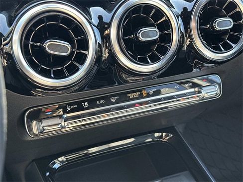 Certified 2023 Mercedes-Benz GLA 250 4MATIC image 30