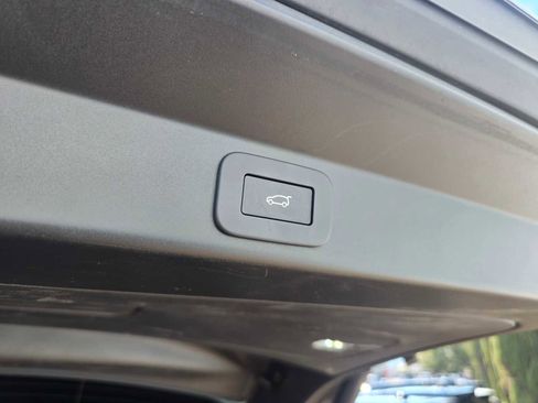 Used 2024 Land Rover Range Rover Sport SE image 18