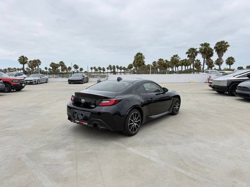 Used 2023 Toyota GR86 RWD image 3