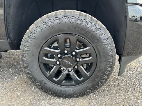 Used 2018 Chevrolet Silverado 2500 LTZ w/ Midnight Edition image 22