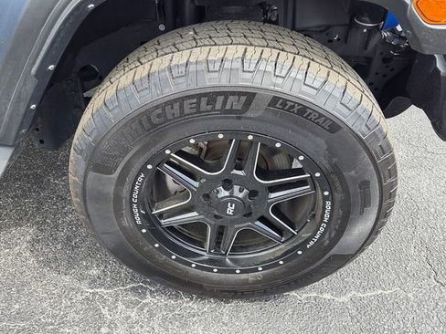 Certified 2023 Jeep Gladiator Sport image 15