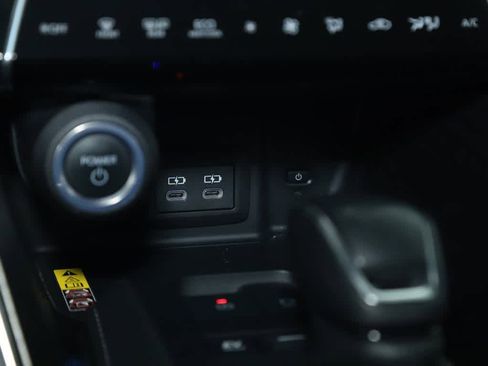 Certified 2023 Toyota Venza XLE image 12