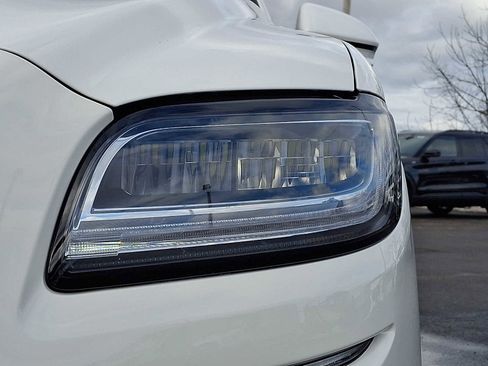 Used 2020 Lincoln Nautilus Reserve image 9