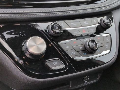 New 2026 Chrysler Pacifica Select FWD image 21
