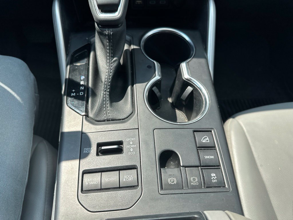Used 2023 Toyota Highlander XLE AWD/4WD image 44