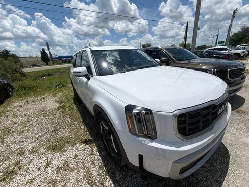 Used 2025 Kia Telluride S FWD image 9