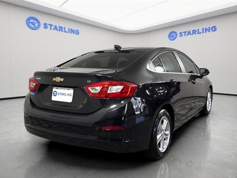 Used 2017 Chevrolet Cruze LT w/ Convenience Package image 8