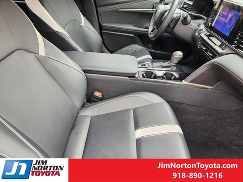 Used 2025 Toyota Camry SE image 14