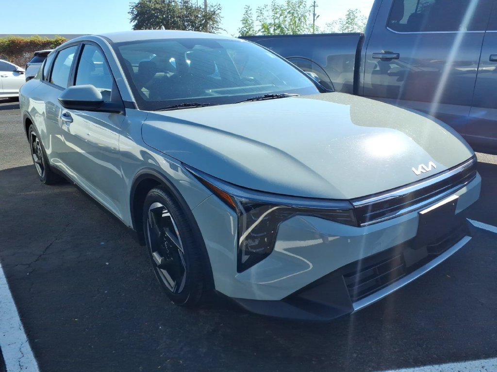 Certified 2025 Kia K4 EX FWD image 1