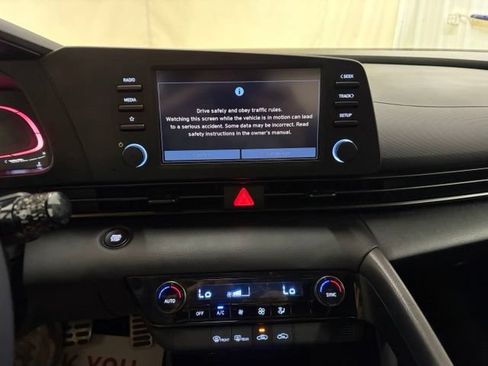 Used 2025 Hyundai Elantra Sport FWD image 28