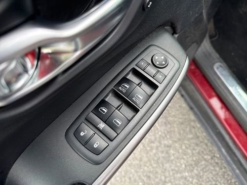 Used 2019 Jeep Cherokee Limited image 20