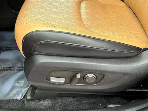 Used 2024 Kia Carnival LX FWD image 39