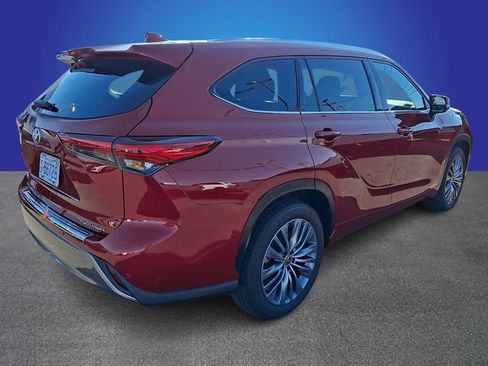 Used 2021 Toyota Highlander Platinum FWD image 4
