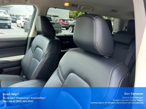 Used 2025 Nissan Pathfinder SL AWD/4WD image 10